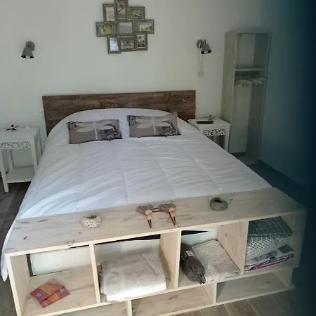Les Du Pont Des Chevres Bed & Breakfast 3*