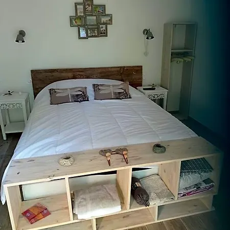 Les Du Pont Des Chevres Bed & Breakfast 3*