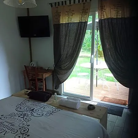 B&B Les Du Pont Des Chevres 3*